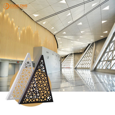 Panneau de plafond en aluminium perforé artistique adapté aux besoins du client par plafond suspendu intérieur en métal pour le stade