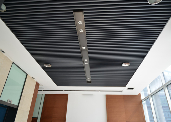 Les tuiles de plafond d'alliage d'aluminium d'artiste/le plafond commerciaux d'écran tube de place couvre de tuiles imperméable