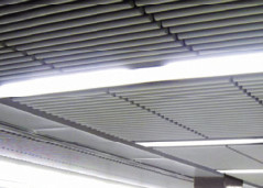 Couleur en aluminium en forme de j antirouille de blanc du plafond H200 de cloison enduite par poudre